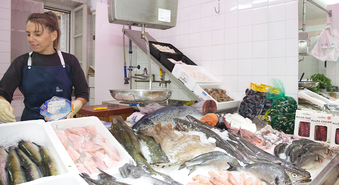 Pescadería El Faro en el Mercado de Abastos de Tudela